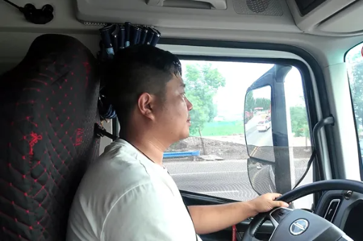 北京重卡LNG牽引車(chē)：楊濤濤的省錢(qián)、舒適、高效、安全之選